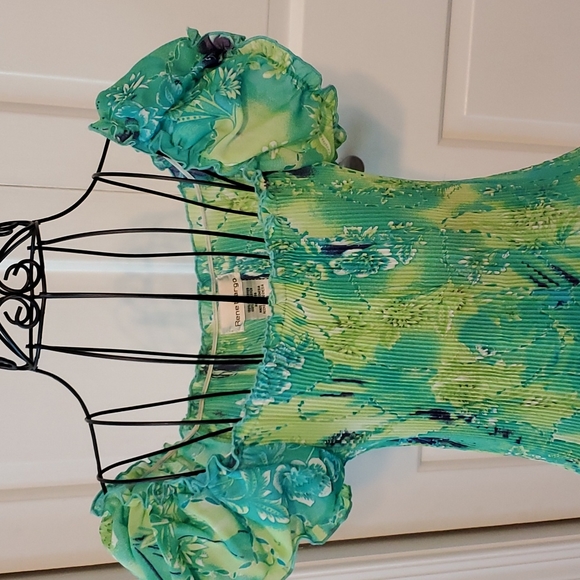 Stretchy Peplum Top - Picture 2 of 6